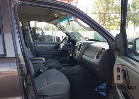 2006 Ford Escape Xlt/Xlt Sport from USA, damaged, VIN 1FMCU93196KC25830